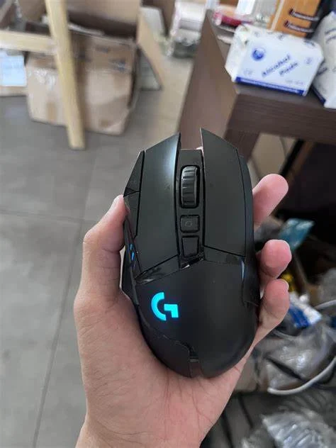 罗技G502鼠标