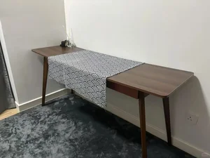 棕色长桌