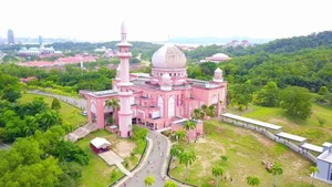 每天认识一所马来西亚名校——马来西亚排名前30 马来西亚沙巴大学 (UMS)