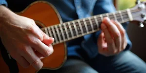 与苹果相爱相杀、靠代工AI眼镜，歌尔股份能否“逆天改命”？