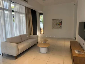 出租 | Avira Medini Iskandar